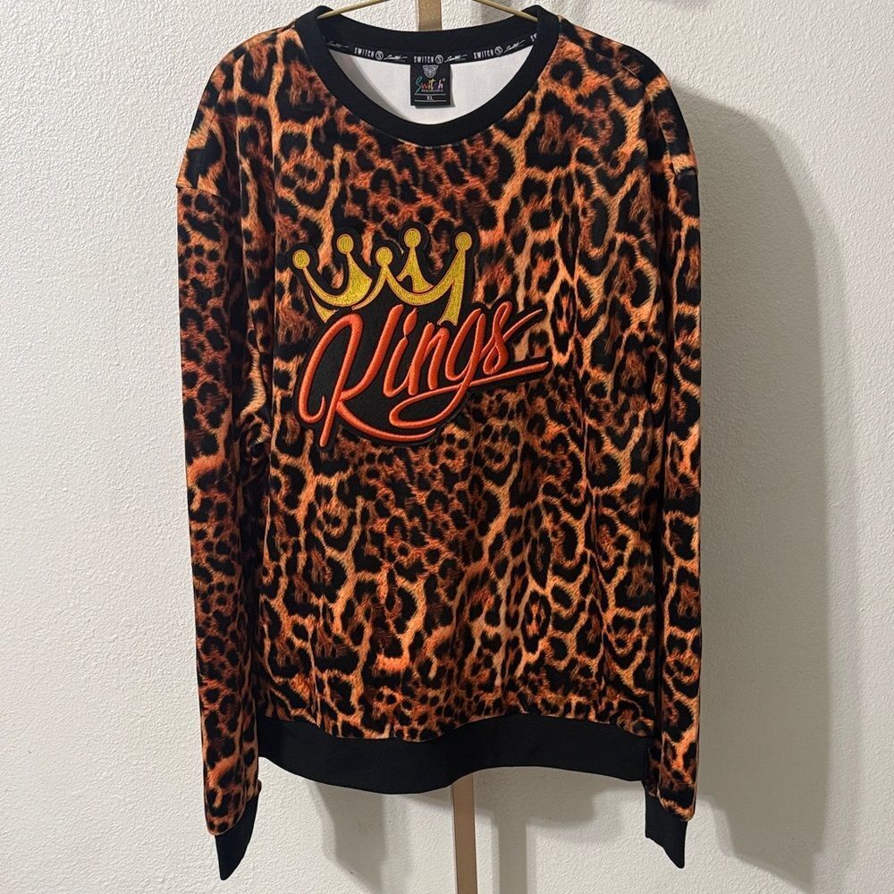 Switch Remarkable- Leopard print kingsGraphic crew- XL- NWT